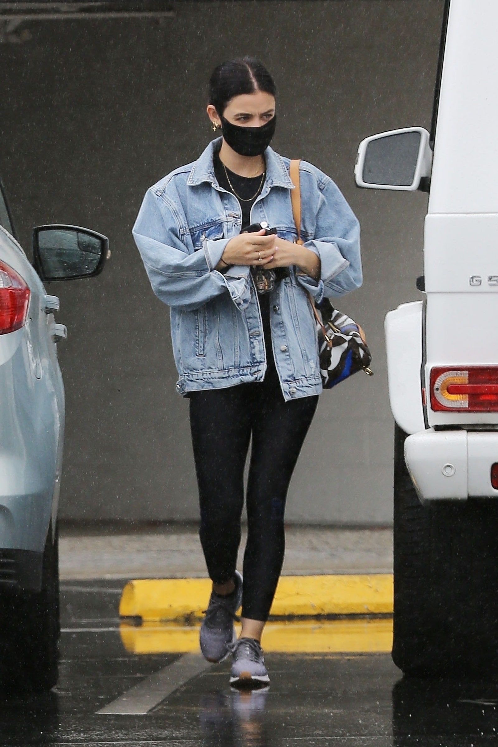 outfit thể thao của Ariana Grande