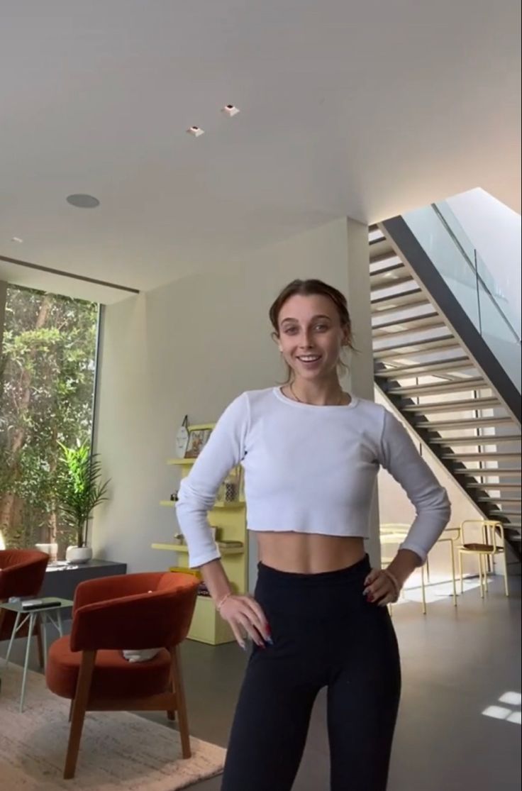 outfit thể thao của Emma Chamberlain