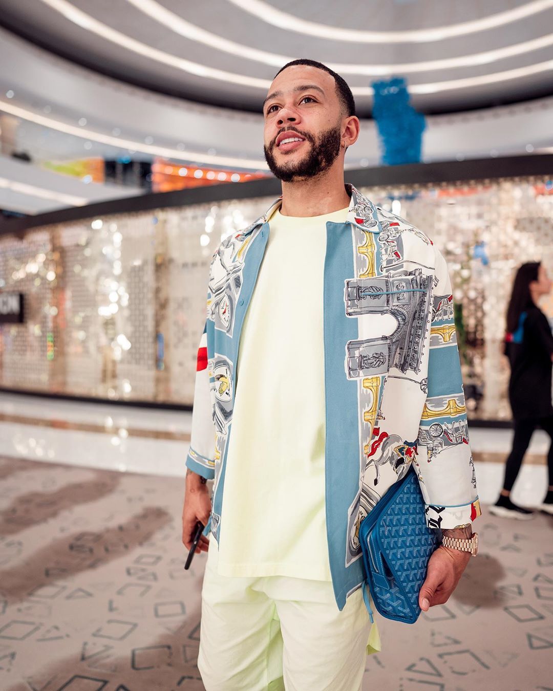 thời trang Memphis Depay