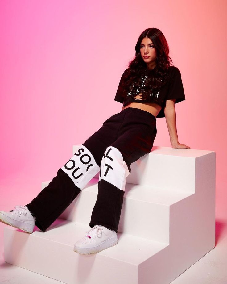 outfit thể thao của Charli D’Amelio