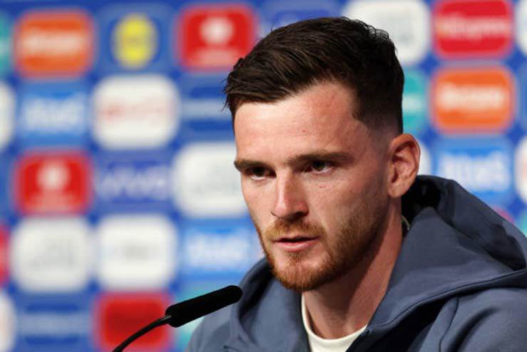 thời trang Andy Robertson