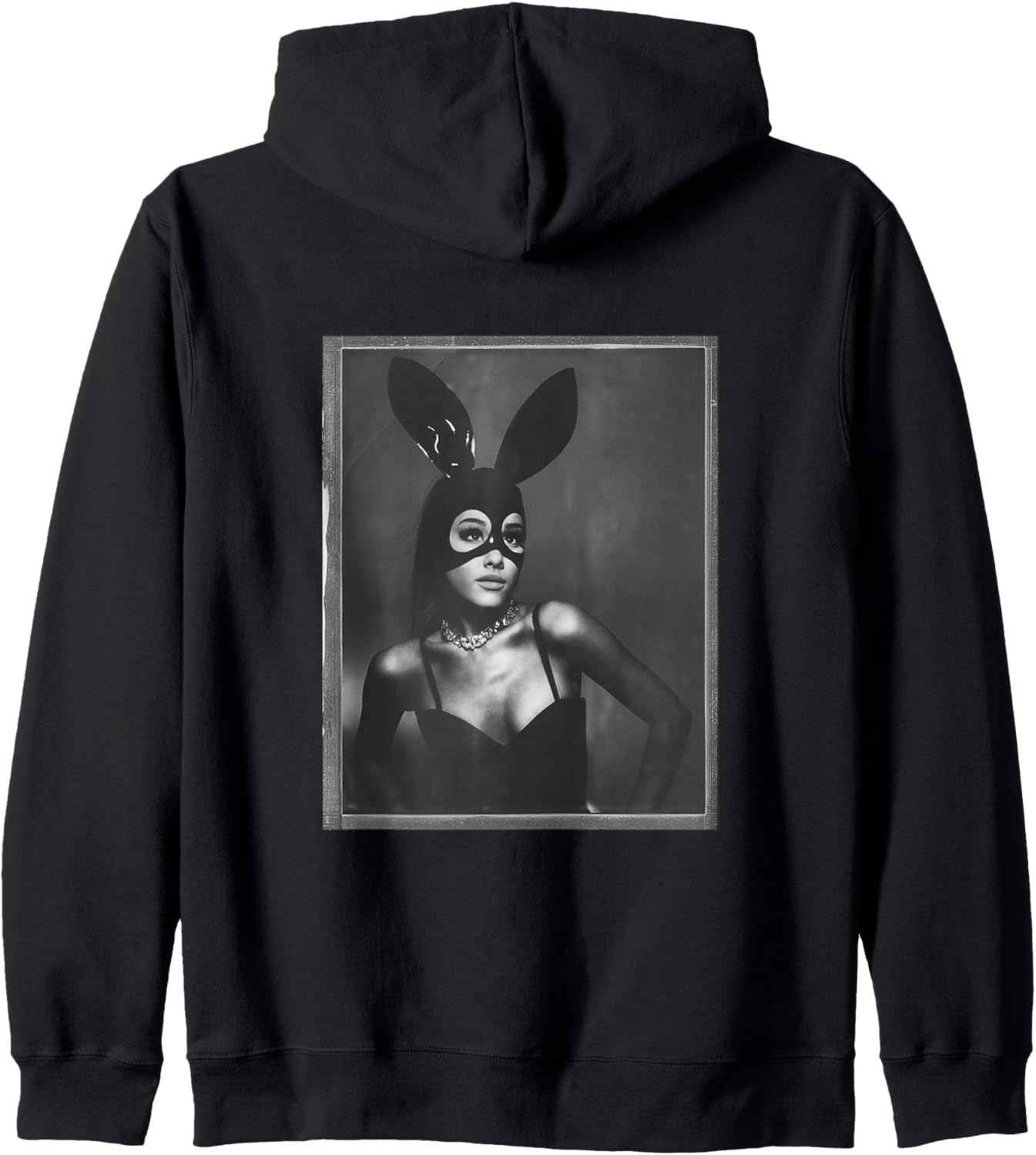 outfit thể thao của Ariana Grande 0013