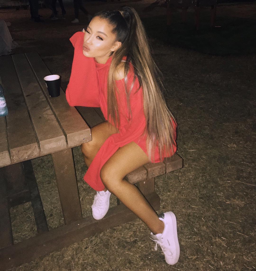 outfit thể thao của Ariana Grande 0025