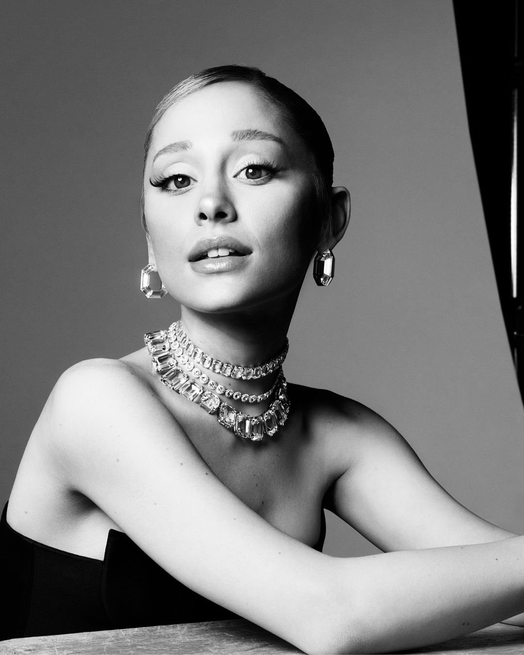 outfit thể thao của Ariana Grande 0026