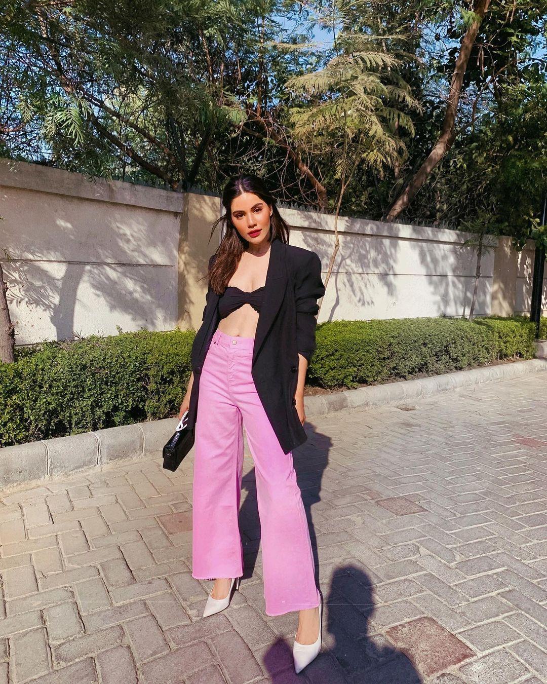 outfit thể thao của Ariana Grande 0035