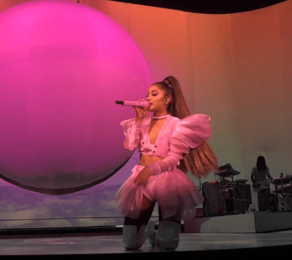 outfit thể thao của Ariana Grande 0046