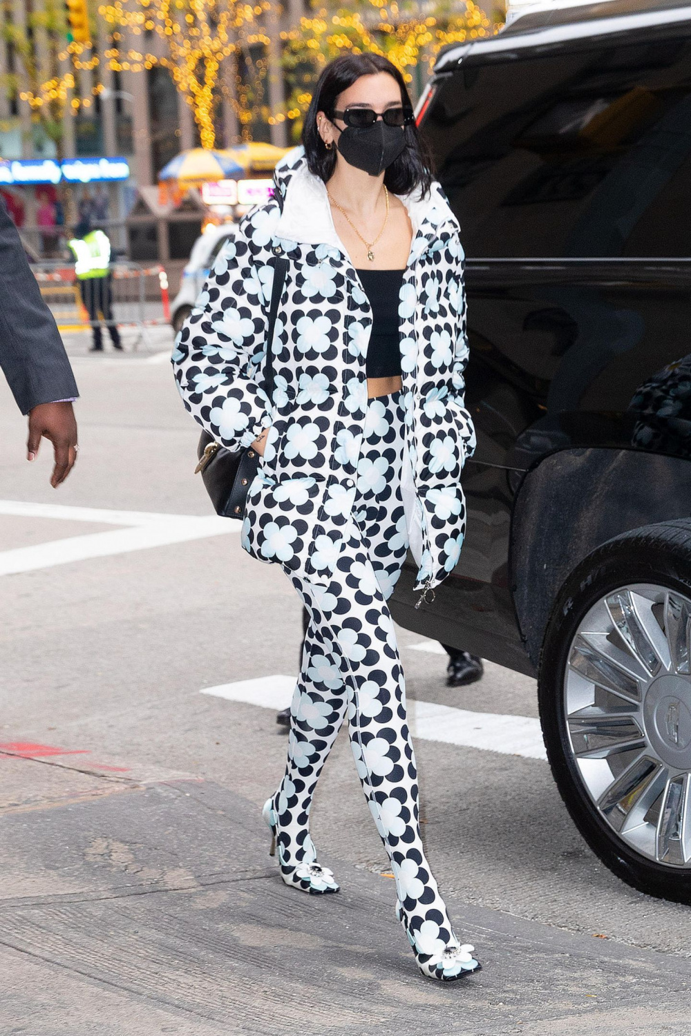 outfit thể thao của Dua Lipa 0030