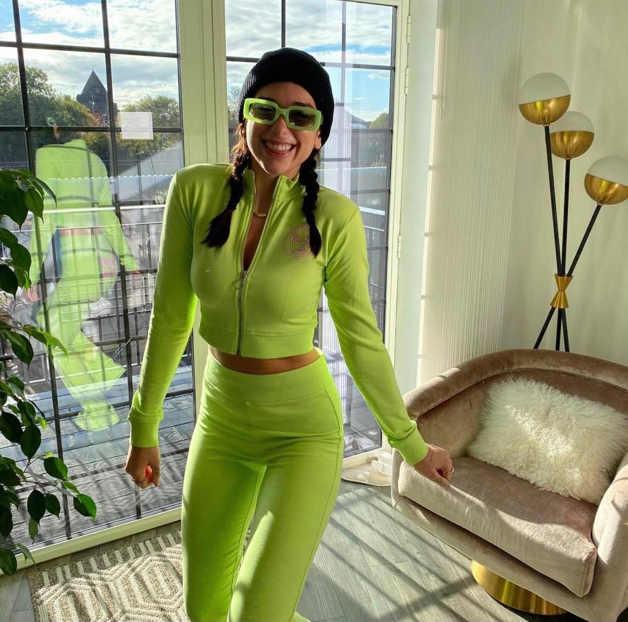 outfit thể thao của Dua Lipa 0031