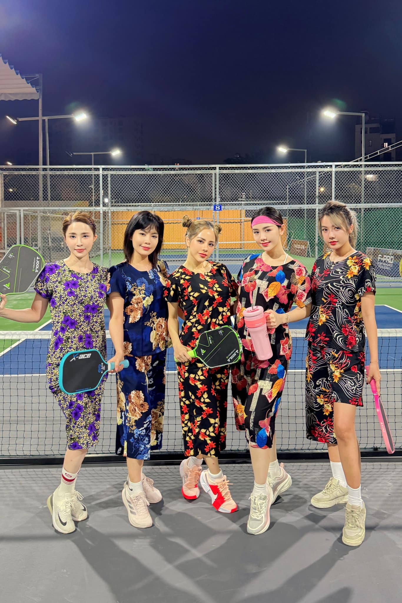 outfit thể thao của Dua Lipa 0040