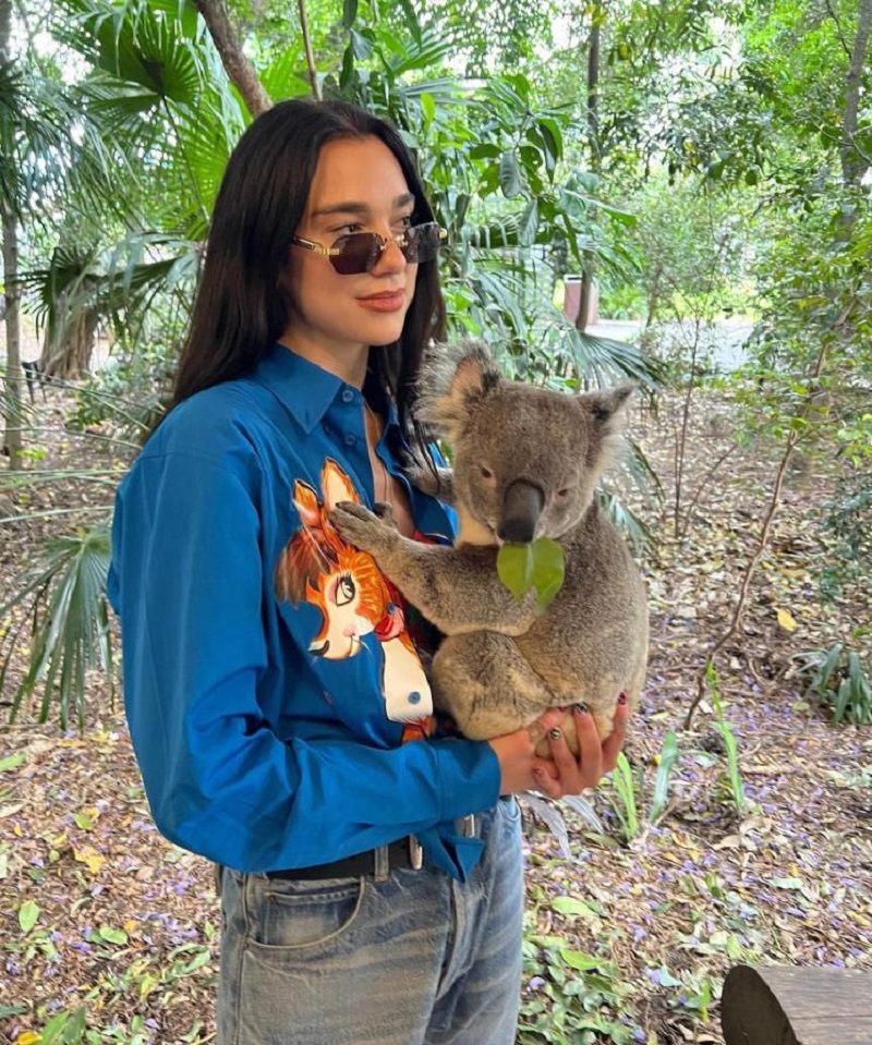 outfit thể thao của Dua Lipa 0044