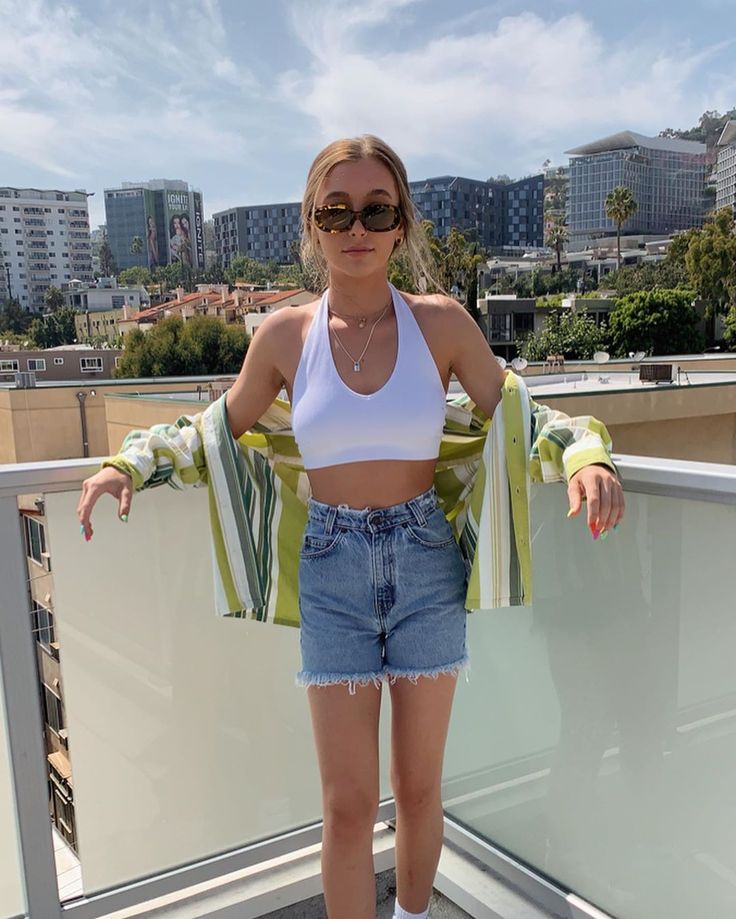 outfit thể thao của Emma Chamberlain 0012