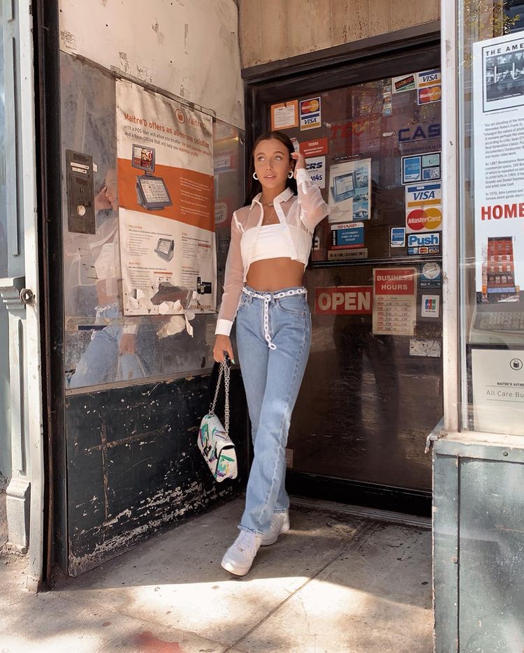 outfit thể thao của Emma Chamberlain 0026