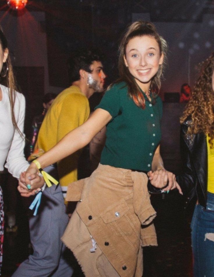 outfit thể thao của Emma Chamberlain 0040