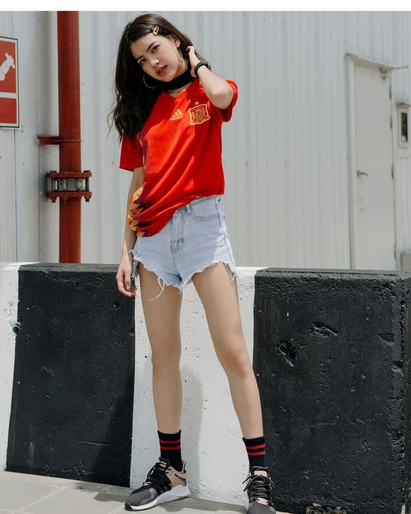 outfit thể thao của IU 0026