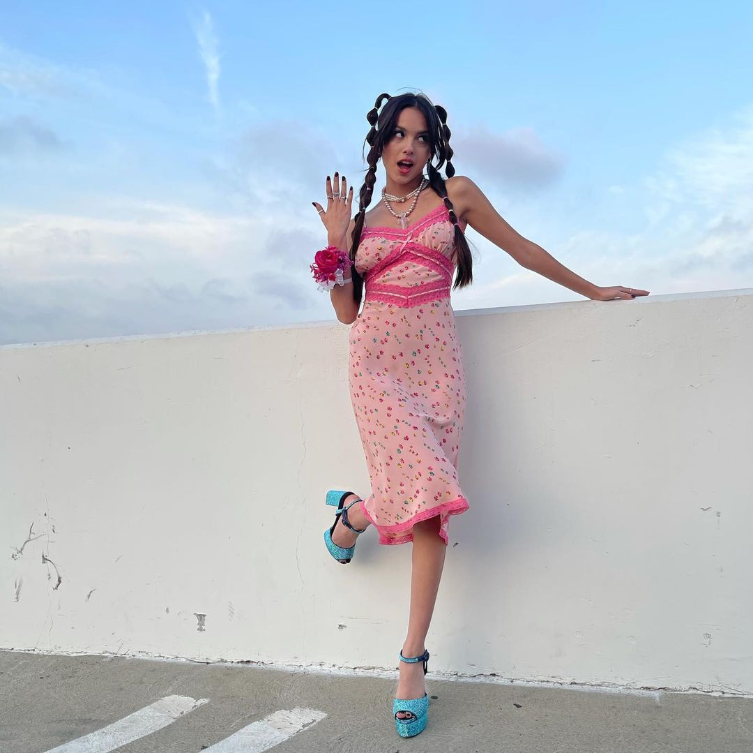 outfit thể thao của Olivia Rodrigo 0010