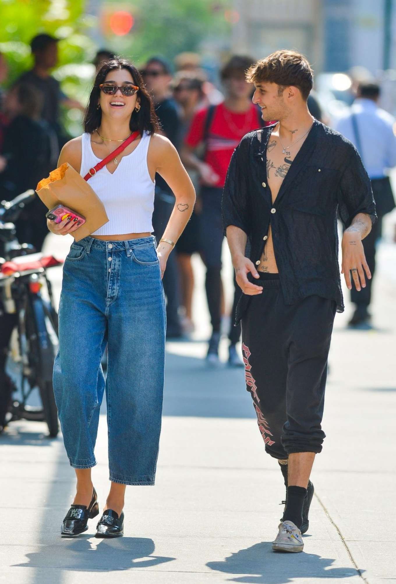 outfit thể thao của Dua Lipa