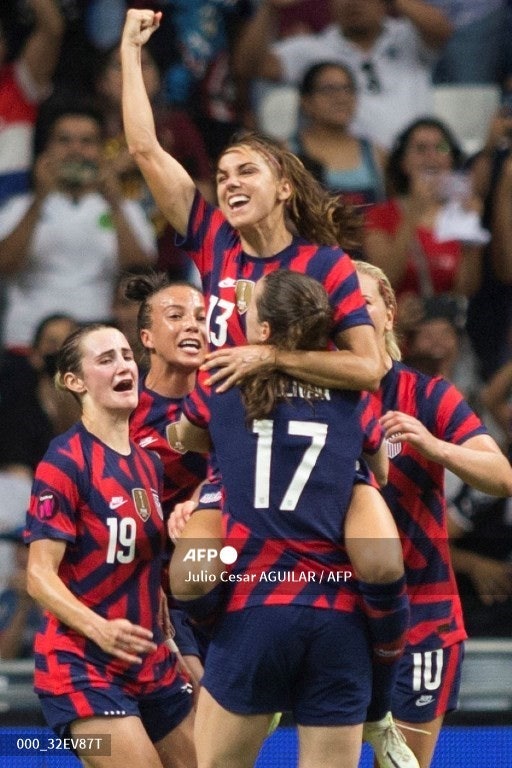 thời trang Alex Morgan 0027
