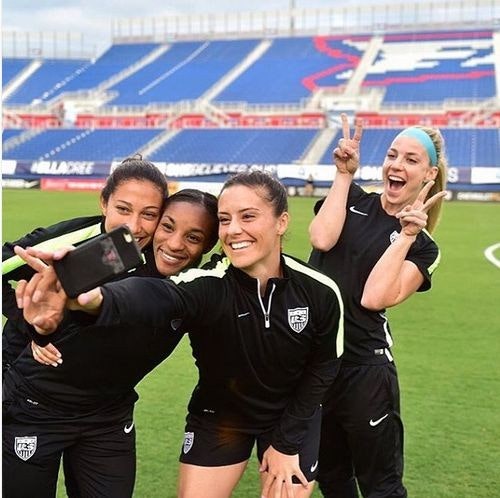 thời trang Alex Morgan 0049