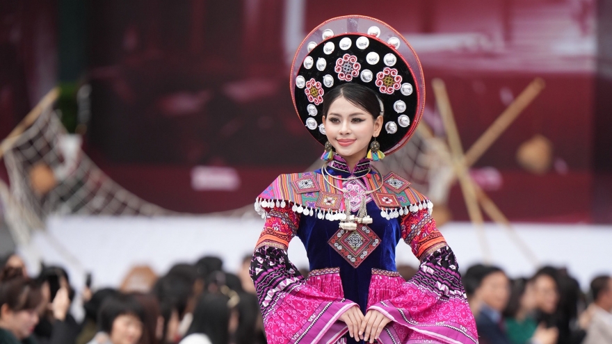 thời trang Andy Robertson 0022