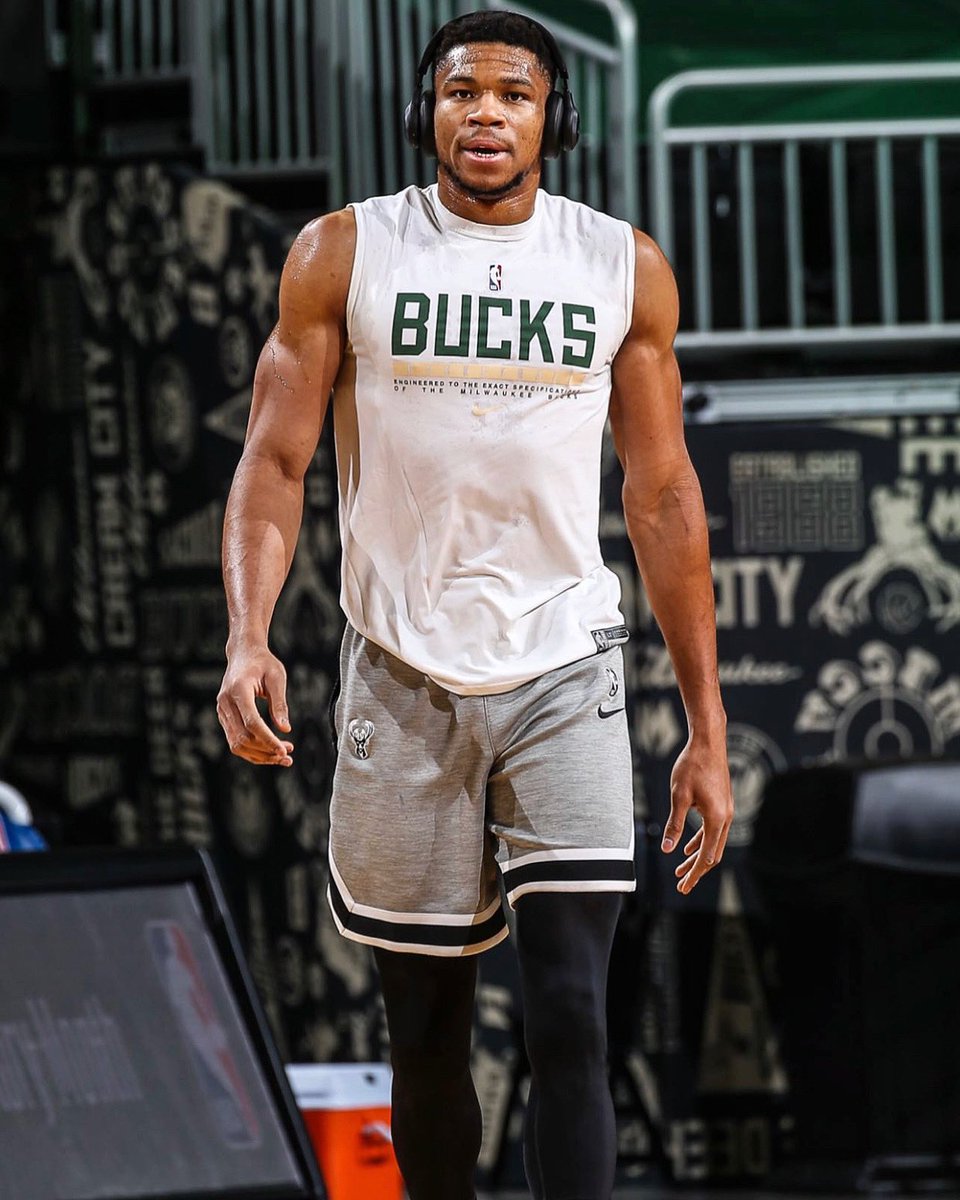 thời trang Giannis Antetokounmpo 0035