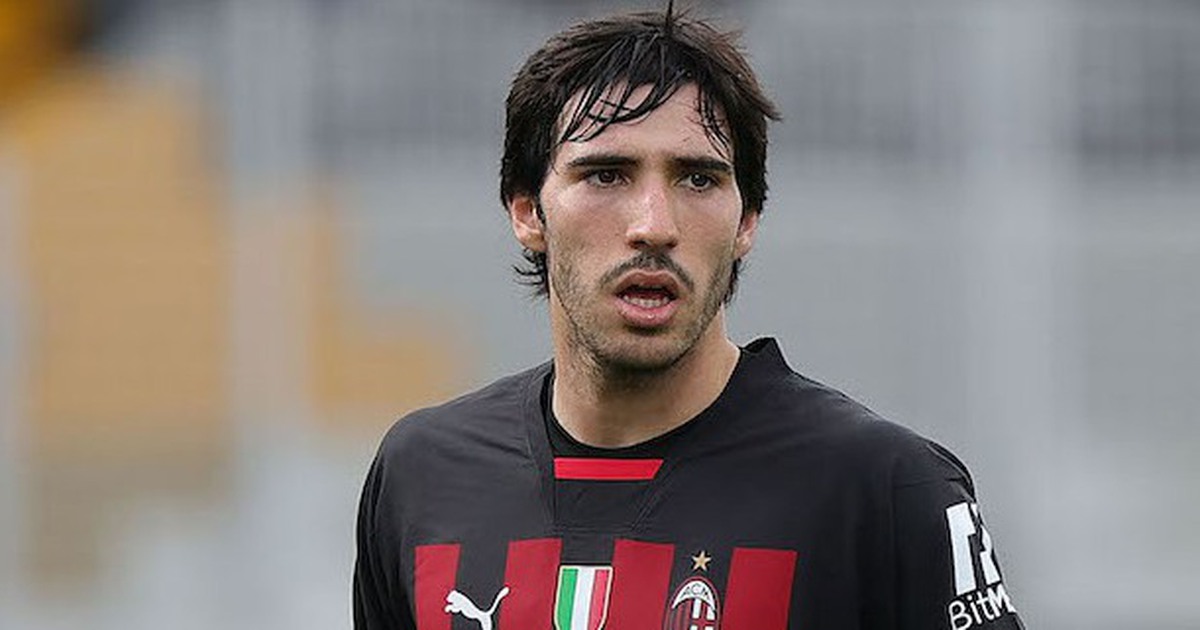 thời trang Sandro Tonali 0036